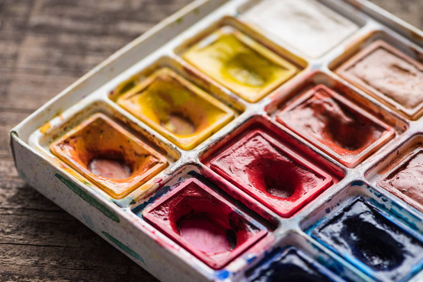 close up view of colorful dirty and old paint palette - Photo, Image