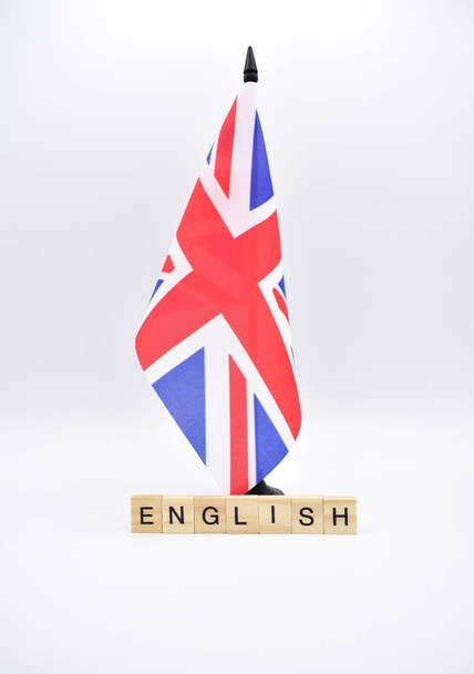 Yhdistyneen kuningaskunnan lippu eristetty sanalla englanti
. - Valokuva, kuva