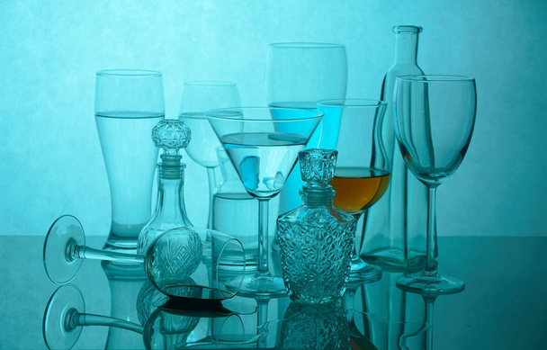 Collection of empty beverage glasses for alcohol and soft drinks - Foto, imagen
