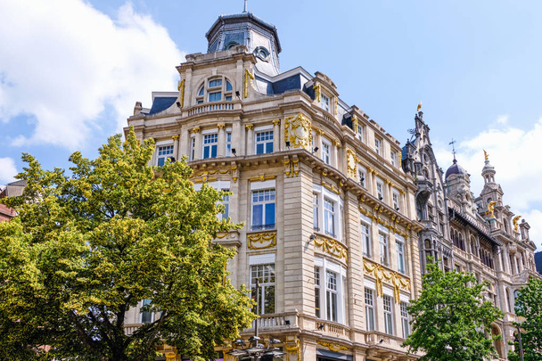 Klasyczne budynki architektoniczne w Antwerpii - Zdjęcie, obraz