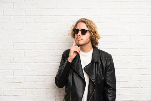 Blonde man with sunglasses thinking an idea - Photo, Image