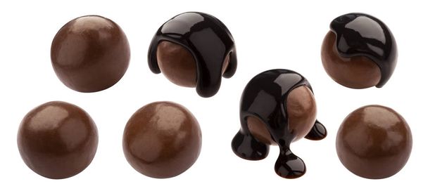 hausgemachte Kakaobällchen, Dragee mit geschmolzener Schokolade - Foto, Bild