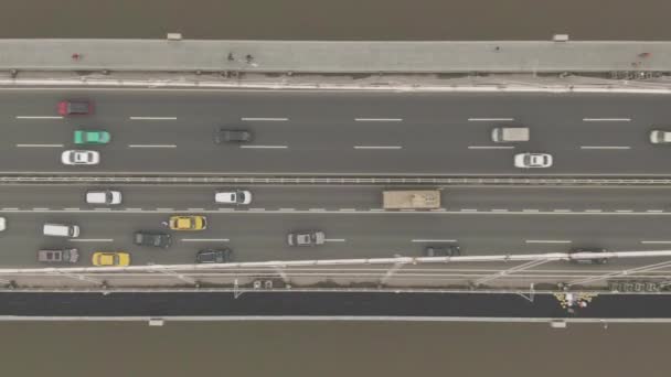 Liede Bridge Pearl Riverillä. Guangzhou, Kiina. Antenni ylhäältä alas näkymä
 - Materiaali, video