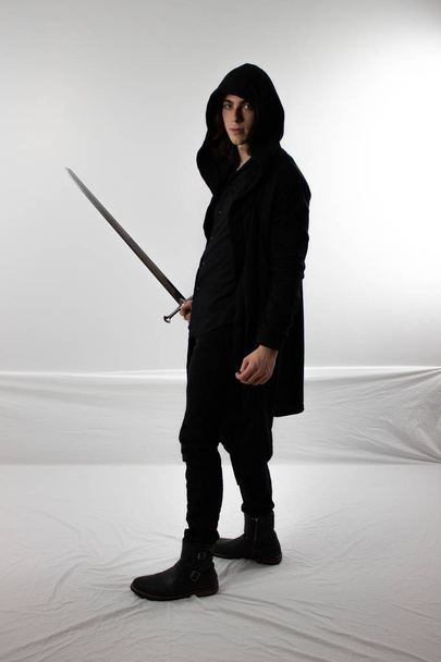 Dark Warrior Hunter in Hood - Foto, afbeelding