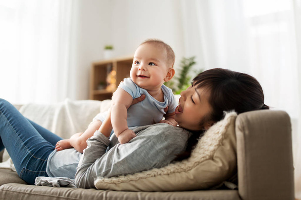 happy mother with little baby son at home - Фото, зображення