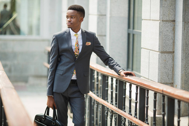 handsome young adult african man in suit and glasses - Фото, зображення