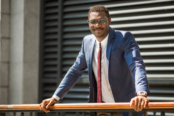 handsome young adult african man in suit and glasses - Foto, Imagen