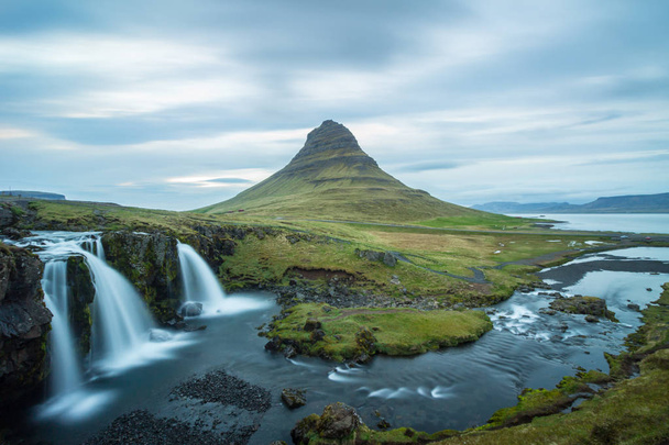 夏のカークジュフェル山。アイスランド - 写真・画像