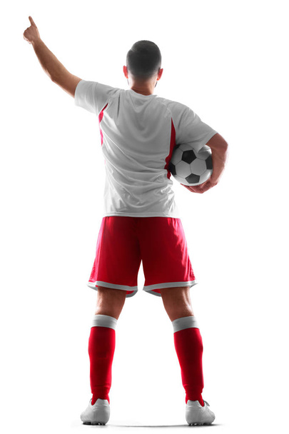 Un jugador de fútbol profesional con una pelota en sus manos. Vista desde atrás. Aislado sobre fondo blanco
 - Foto, Imagen