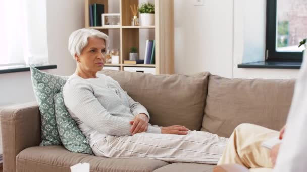 senior woman patient talking to man psychologist - Filmati, video