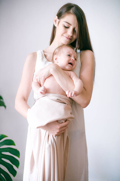 family, child and parenthood concept - happy smiling young mother with little baby at home - Foto, Imagem