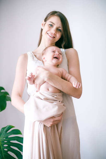 family, child and parenthood concept - happy smiling young mother with little baby at home - Foto, imagen