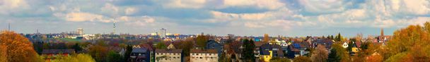 Panoramiczny widok na miasto Velberz        - Zdjęcie, obraz