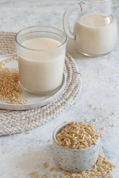 Latte di riso vegano, latte alternativo non caseario
 - Foto, immagini
