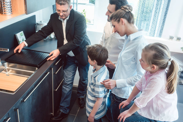 Kitchen sales with a family, kids, and a service expert - Fotoğraf, Görsel