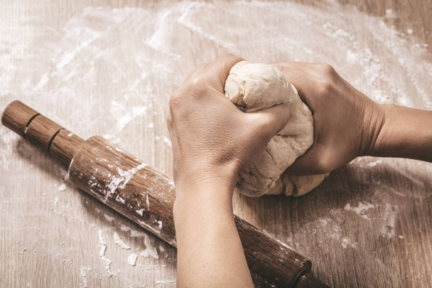 woman chef kneads the dough - Фото, зображення