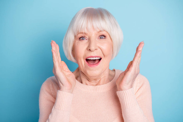 Close-up portrait of her she nice-looking attractive lovely well-groomed cheerful cheery glad gray-haired lady amazement expression isolated over bright vivid shine blue green teal background - Foto, Imagen
