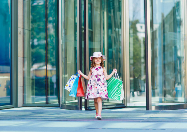 Cute little girl on shopping. Portrait of a kid with shopping bags. Shopping. girl. - 写真・画像