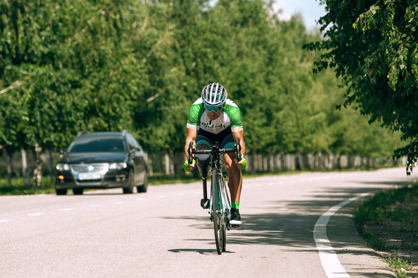Dnipro, Ukraine - July 12, 2019: athlete with disabilities or amputee training in cycling - Foto, Bild