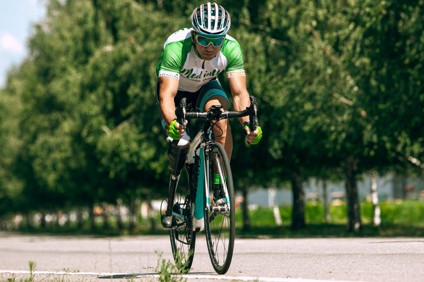 Dnipro, Ukraine - July 12, 2019: athlete with disabilities or amputee training in cycling - Zdjęcie, obraz