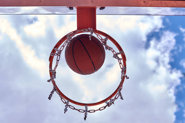 Kosárlabda karika a hátránya érdekében - Fotó, kép