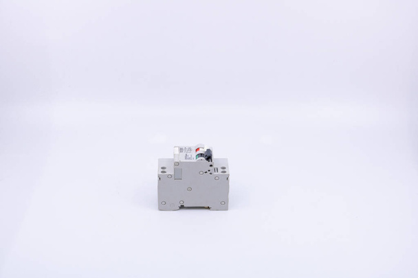 disjoncteur fusible pour l'électricité objet isolé sur fond blanc pour les professionnels de la construction et la vente d'équipements de bricolage
 - Photo, image