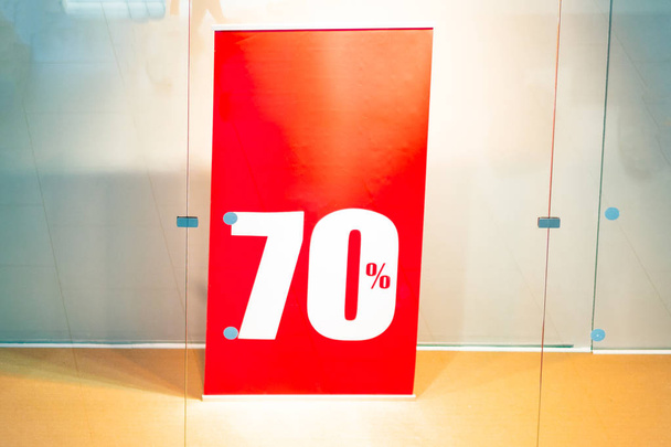 Prodejní značka 70 procenta v módní výkladní dílně  - Fotografie, Obrázek