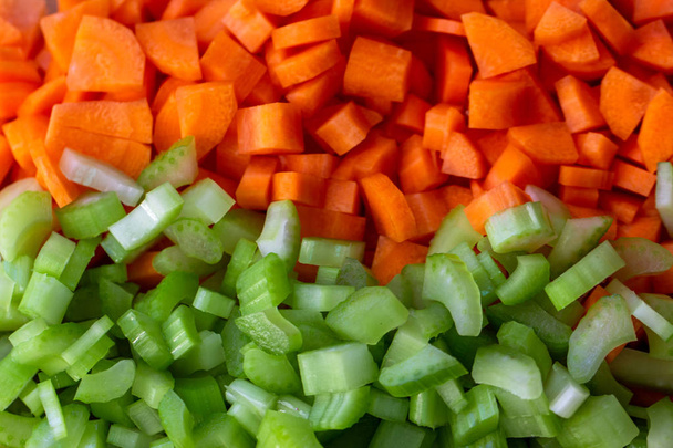 Крупним планом на нарізану моркву і селеру
 - Фото, зображення