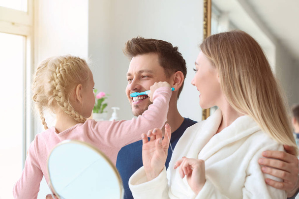 Family cleaning teeth at home - Фото, зображення