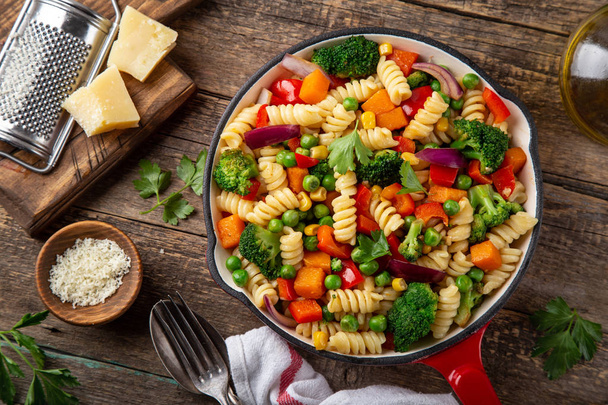 pasta with vegetables ( bell pepper, green peas, broccoli, pumpk - Fotoğraf, Görsel