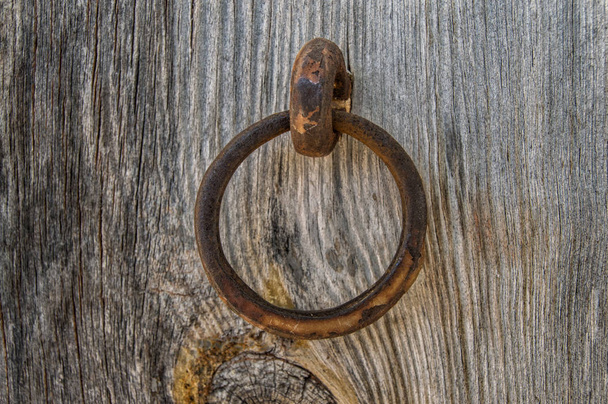 železný kruh na pozadí Dřevěná prkna - Fotografie, Obrázek