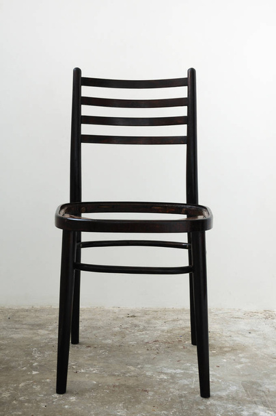 Stará židle obnovy izolovaná na bílém pozadí - Fotografie, Obrázek