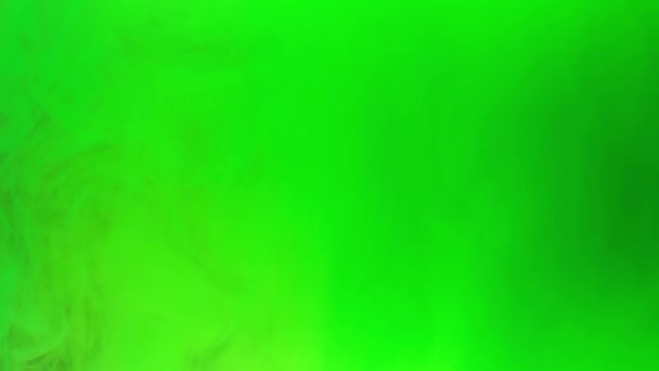 farbenfrohe grüne Tinte, die sich im Wasser mischt und unter Wasser sanft mit Kopierraum wirbelt. farbige Acrylwolke aus Farbe isoliert. Animation einer abstrakten Rauchexplosion. Universum, Raum. Kunstgeschichte. Zeitraffer. 4k Filmmaterial. - Filmmaterial, Video