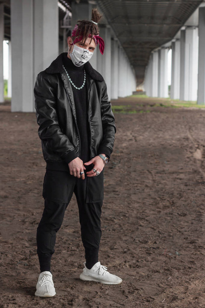 guy in mask subculture underground ghetto creative - Fotografie, Obrázek