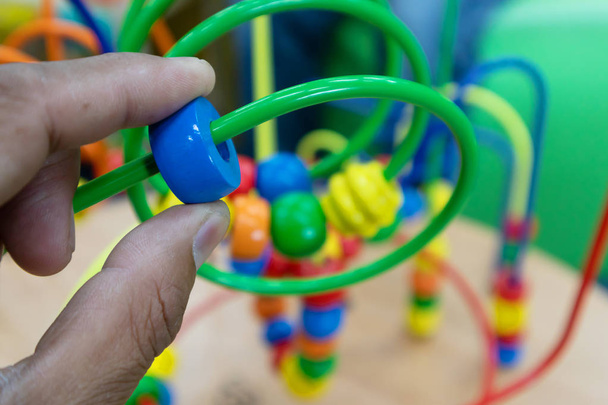 Treno giocattolo in legno per lo sviluppo del cervello per bambini
 - Foto, immagini