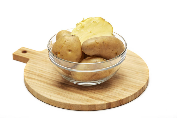 Вареный картофель в стеклянной миске
 - Фото, изображение