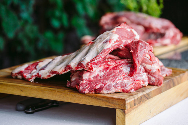 A large piece of meat on a stone table - Foto, afbeelding