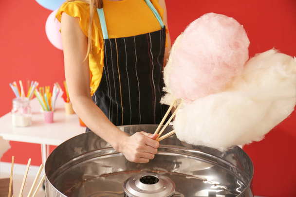 Woman making cotton candy at fair - Foto, Imagen