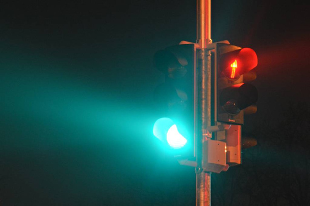 semáforos à noite  - Foto, Imagem