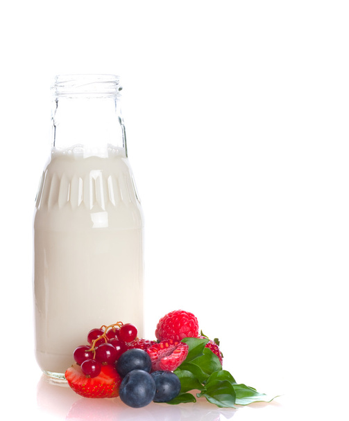 Strawberry with milk - Фото, изображение