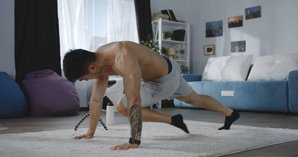 Young man working out at home - Fotoğraf, Görsel