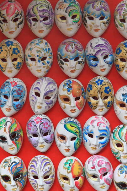 Grupo de máscaras de carnaval venecianas
 - Foto, imagen