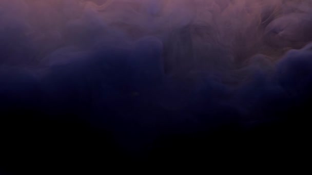 Tinta azul oscura mezclada en agua, girando suavemente bajo el agua con espacio para copiar. Nube de pintura acrílica de color aislada. Animación abstracta de explosión de humo. Universo, espacio. Antecedentes. Timelapse. Imágenes 4K
. - Metraje, vídeo