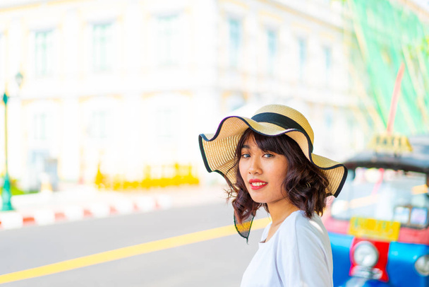 Happy Asian Woman Travel in Thailand - Foto, Imagen