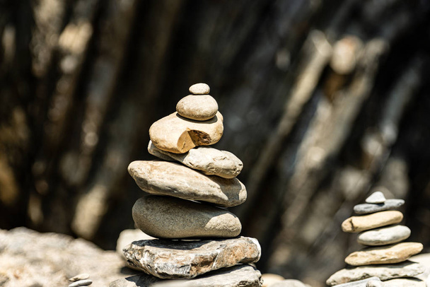 Stapel stenen in balans-Zen concept - Foto, afbeelding