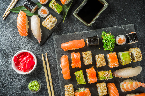  Verschillende sushi gemengde set - Foto, afbeelding