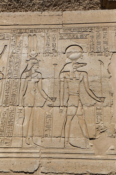エジプト、アスワンのコム・オムボ寺院からのシーン - 写真・画像