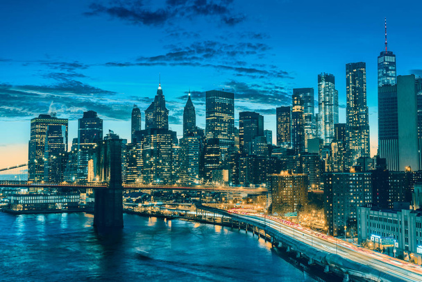 удивительный закат, Манхэттен финансовый район из Манхэттена
  - Фото, изображение