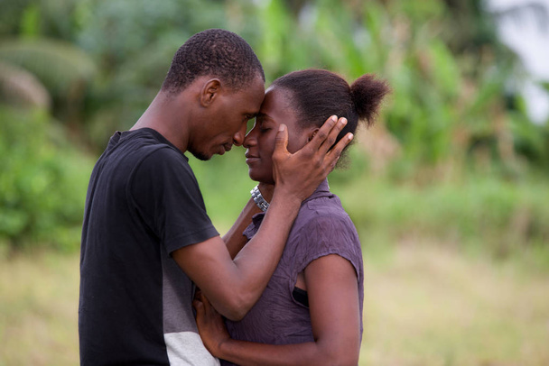 ritratto di una giovane coppia africana innamorata
. - Foto, immagini
