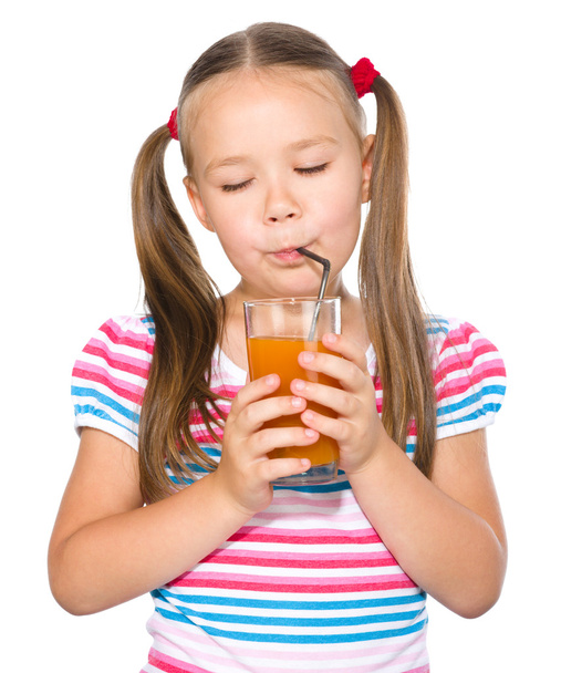 Little girl is drinking carrot juice - Foto, Imagem